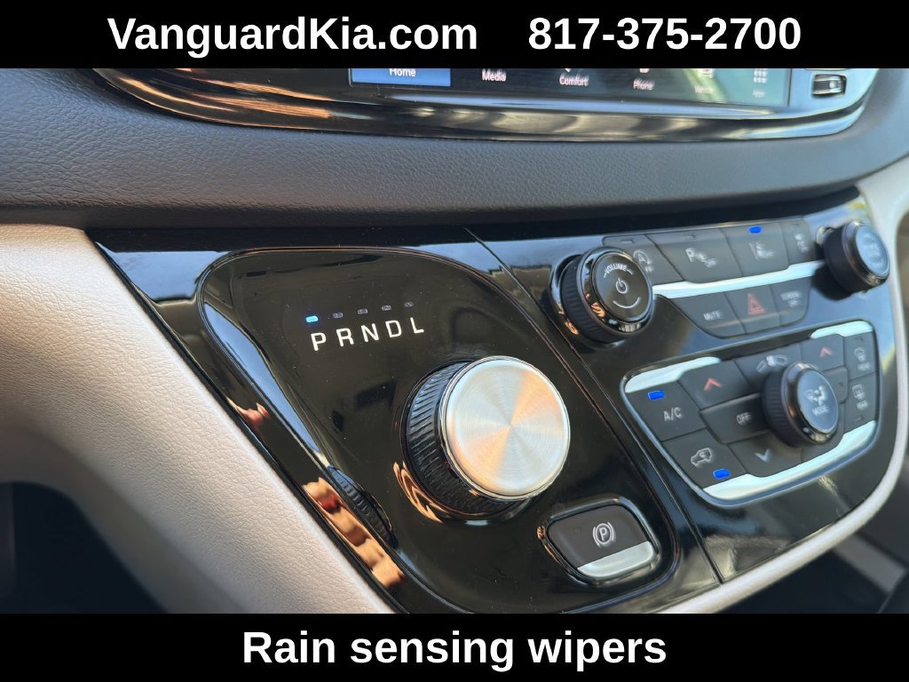 Used 2024 Chrysler Pacifica Touring-L FWD image 23
