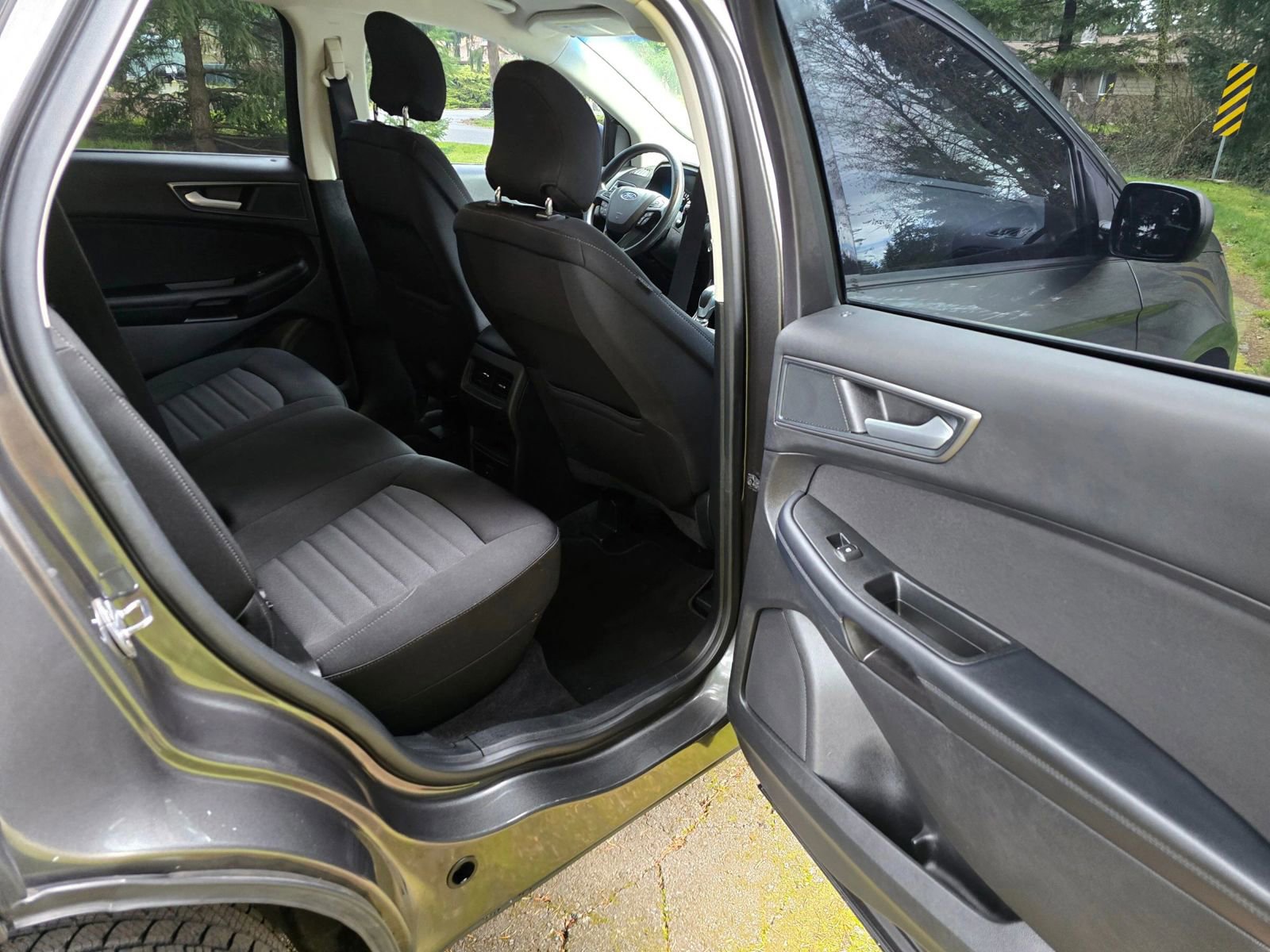 Used 2018 Ford Edge SE image 14