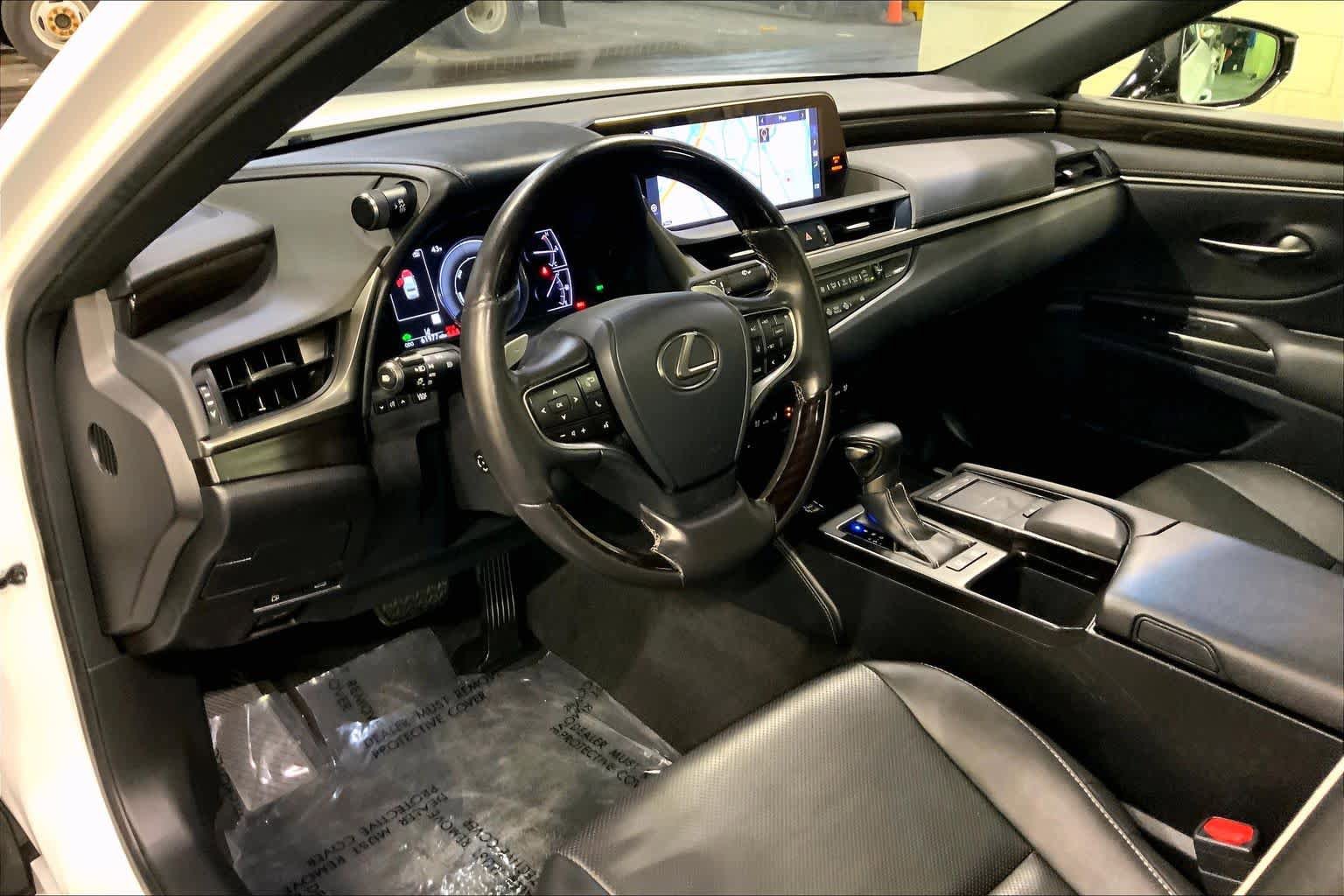 Used 2019 Lexus ES 300h w/ Premium Package image 18