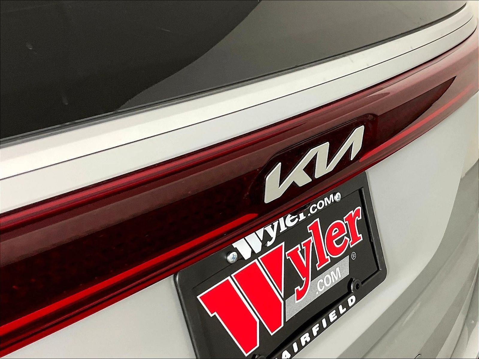 Used 2023 Kia Carnival EX FWD image 24