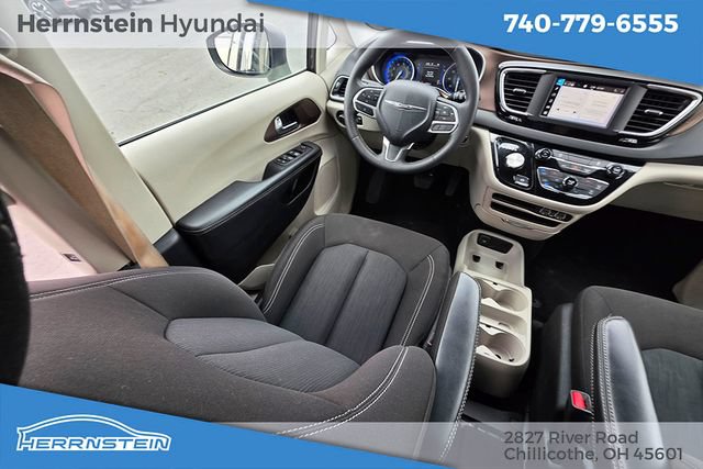 Used 2023 Chrysler Voyager LX FWD image 10