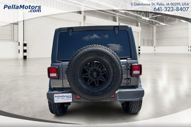 Used 2019 Jeep Wrangler Unlimited Sahara AWD/4WD image 4