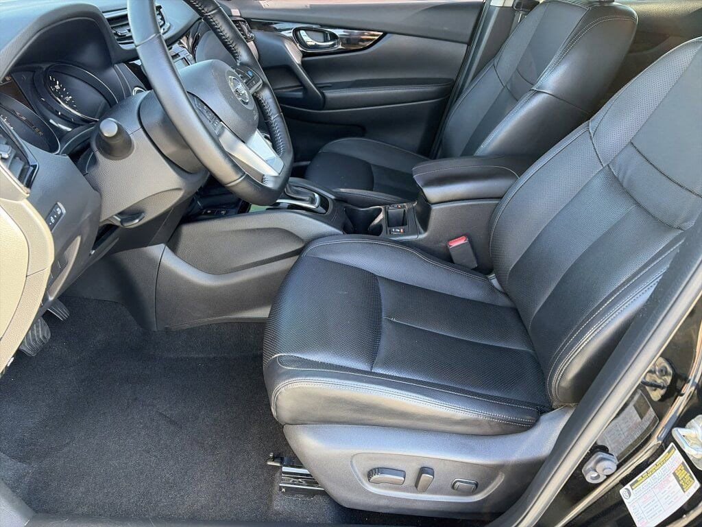 Used 2022 Nissan Rogue Sport SL image 28