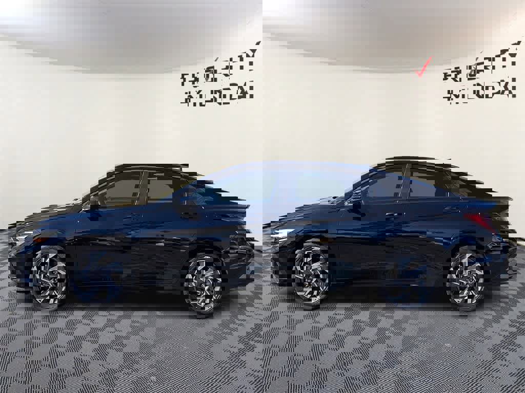 Used 2025 Hyundai Elantra Sport image 7