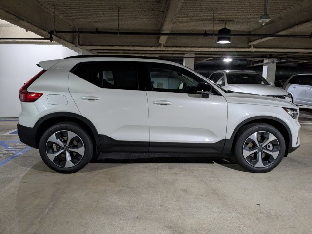 New 2026 Volvo XC40 B5 Plus w/ Climate Package AWD/4WD image 2