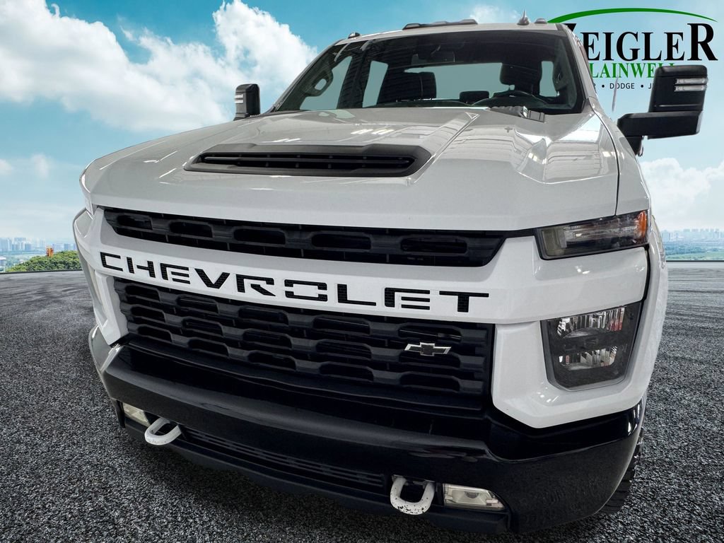 Used 2022 Chevrolet Silverado 2500 Custom w/ Custom Value Package AWD/4WD image 9