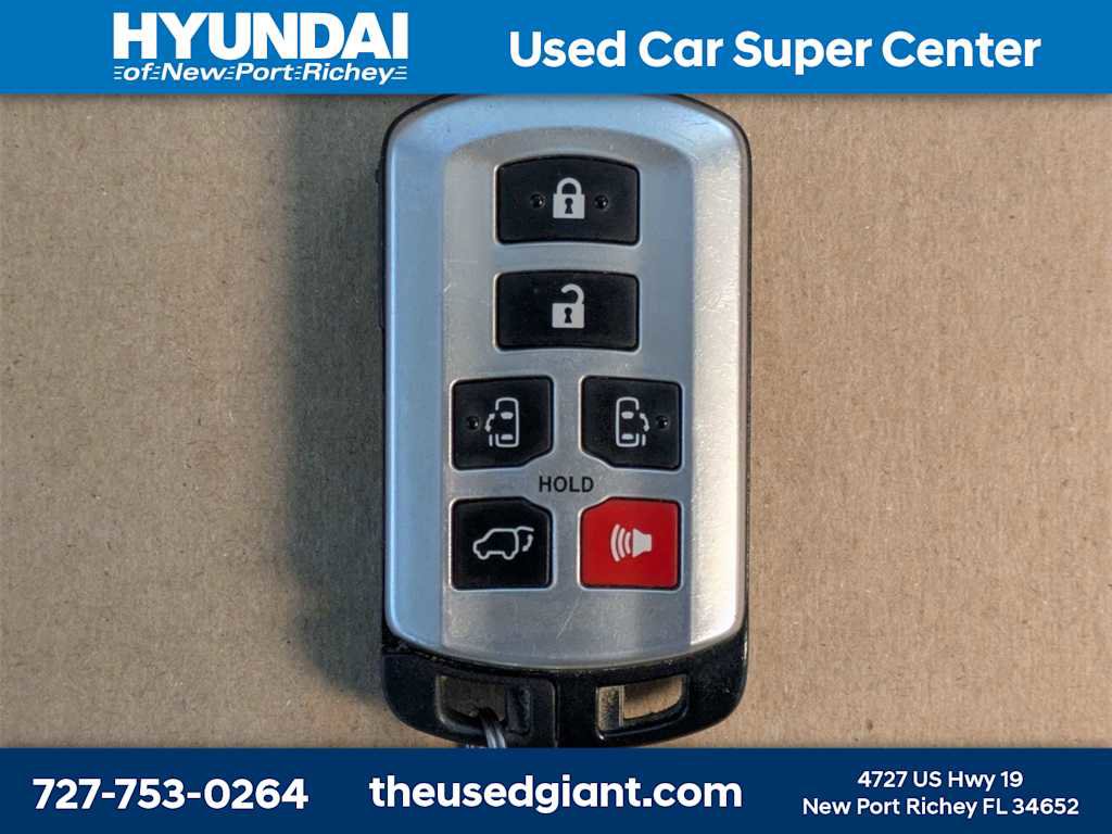 Used 2015 Toyota Sienna XLE image 39