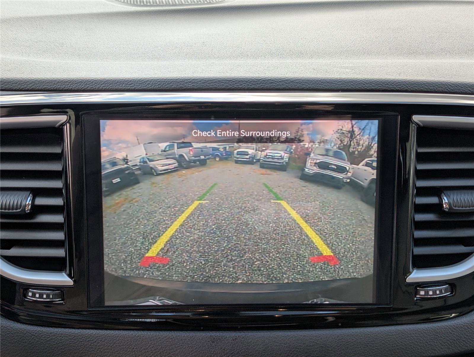 Used 2024 Chrysler Pacifica Touring-L image 28