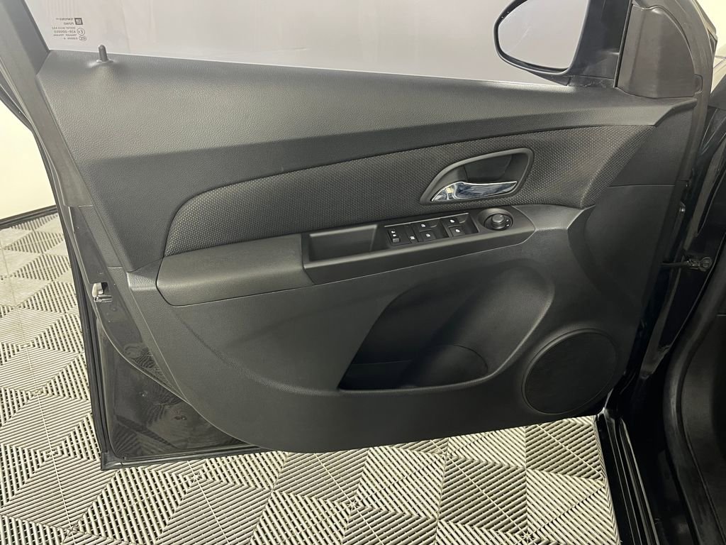 Used 2015 Chevrolet Cruze LT w/ Technology Package image 18