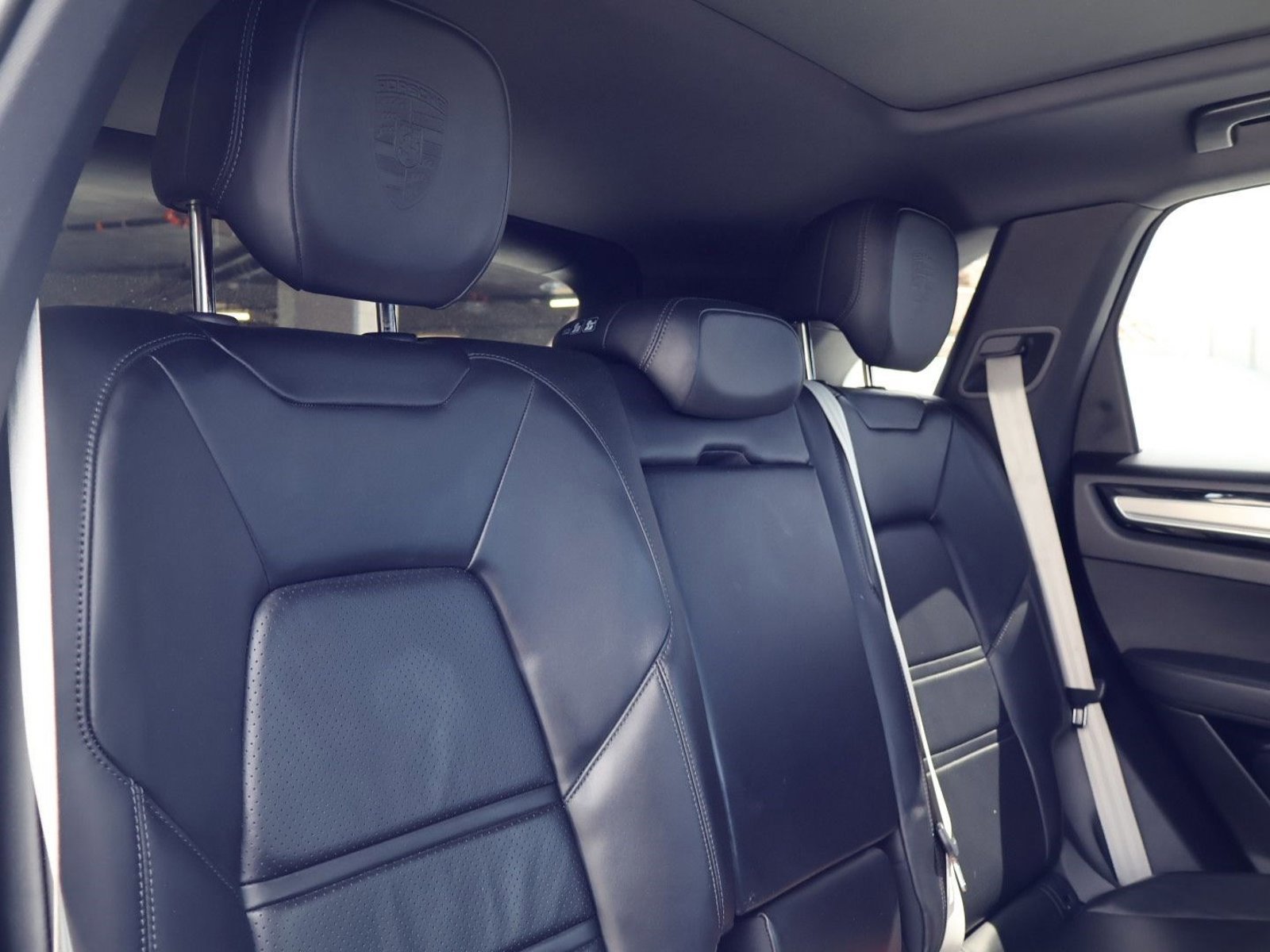 Certified 2023 Porsche Cayenne Platinum Edition image 23