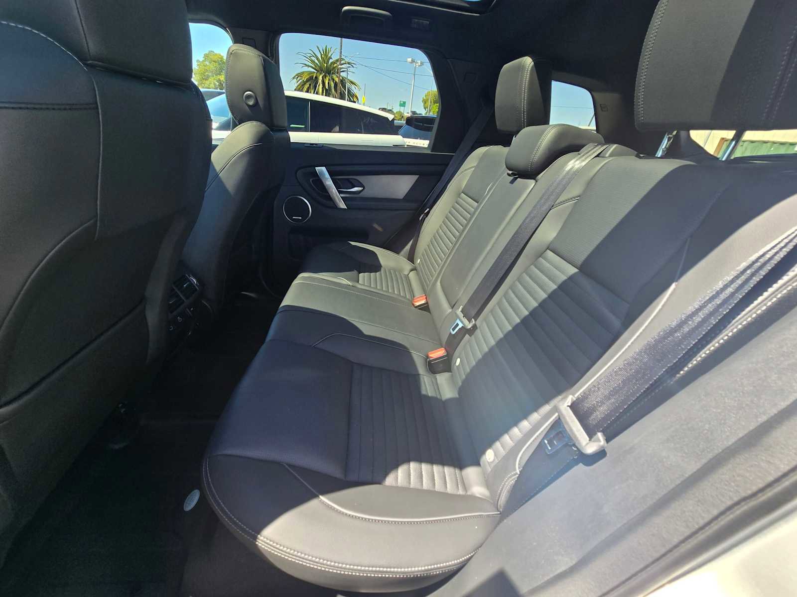 Used 2025 Land Rover Discovery Sport Dynamic SE AWD/4WD image 15