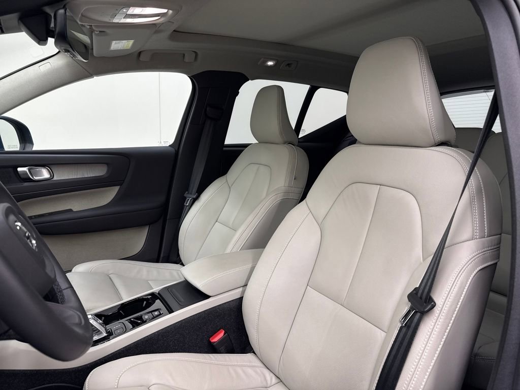 Used 2023 Volvo XC40 B5 Plus w/ Driver Assist Package image 15