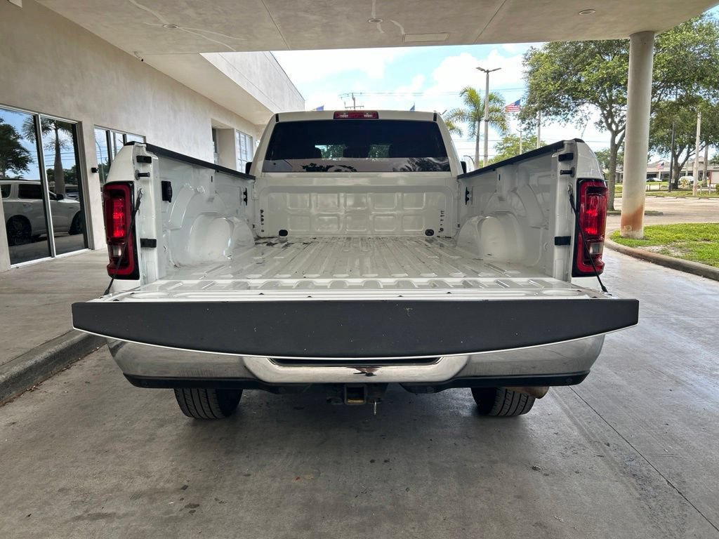 Used 2025 RAM 2500 Tradesman w/ Chrome Appearance Group AWD/4WD image 32