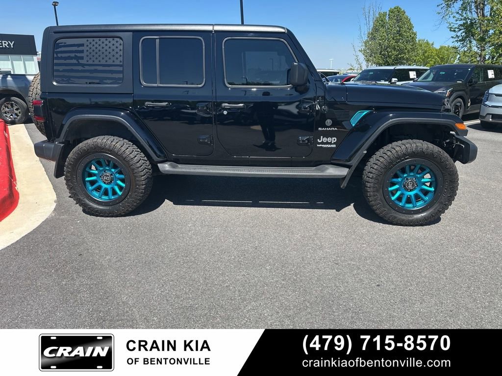 Used 2018 Jeep Wrangler Unlimited Sahara AWD/4WD image 4