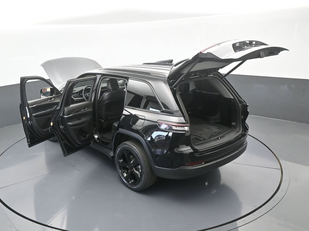 Used 2023 Jeep Grand Cherokee Limited w/ Black Appearance Package image 69