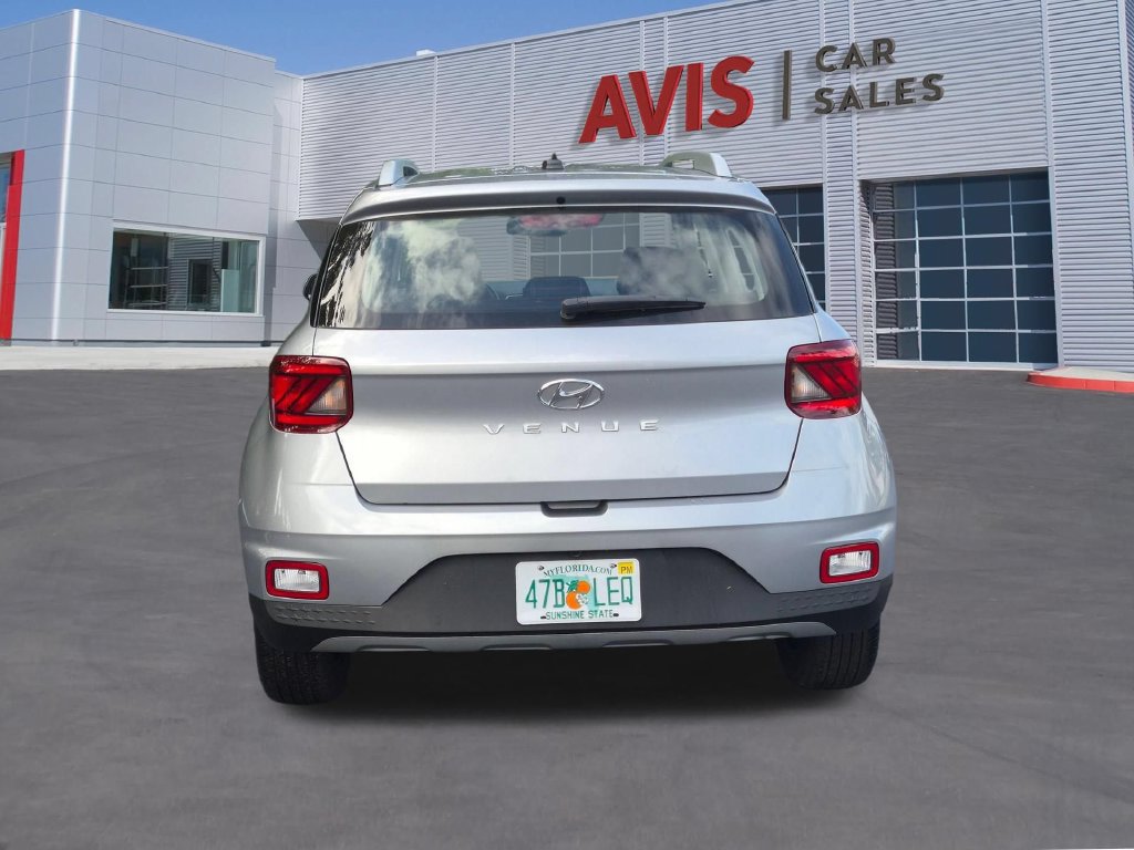 Used 2025 Hyundai Venue SEL FWD image 7