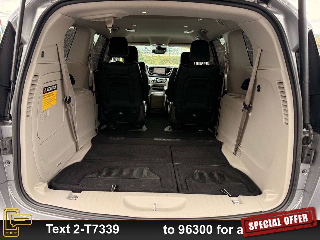 Used 2021 Chrysler Pacifica Touring-L image 25