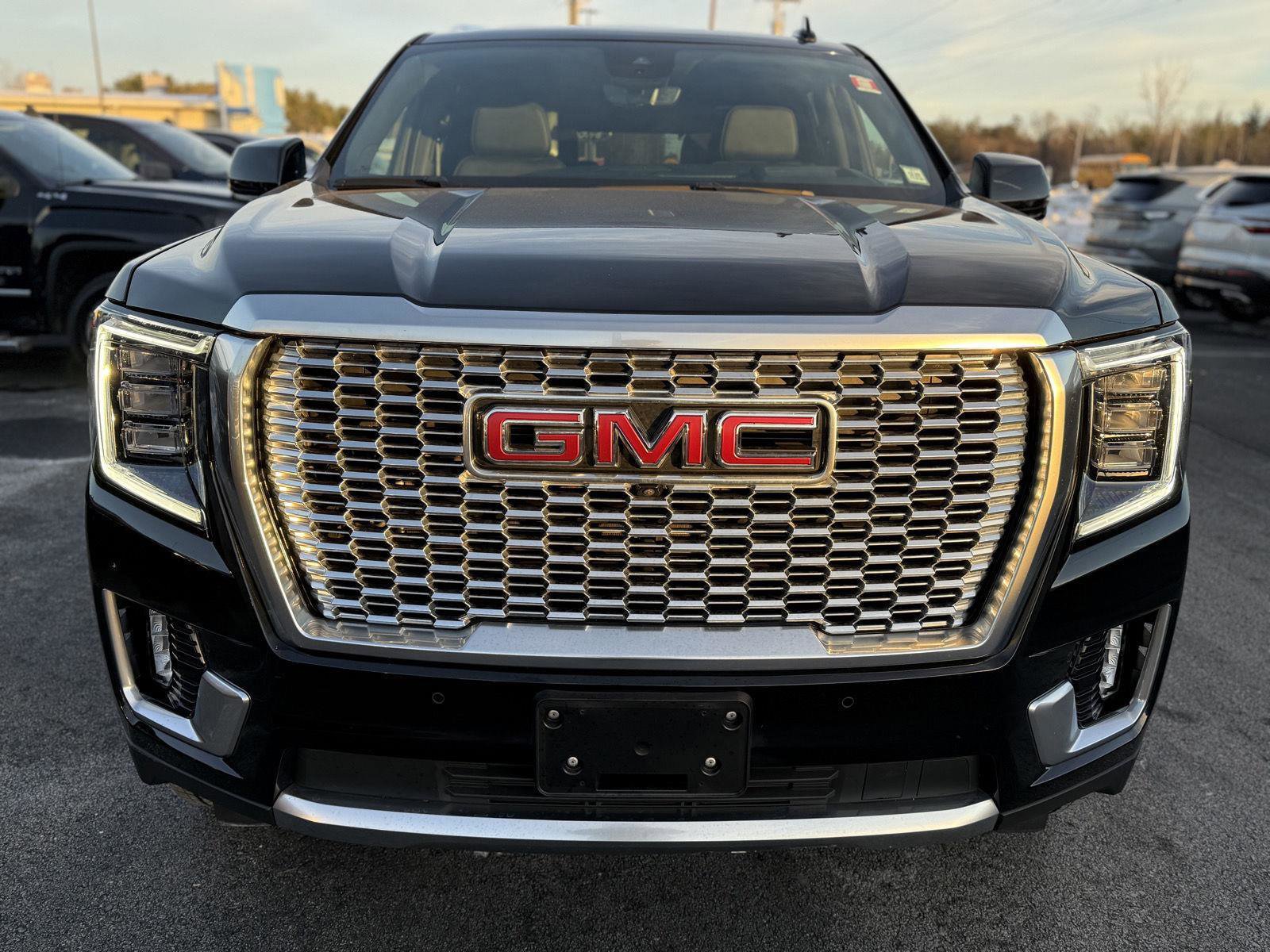 Used 2024 GMC Yukon Denali w/ Denali Reserve Package image 2