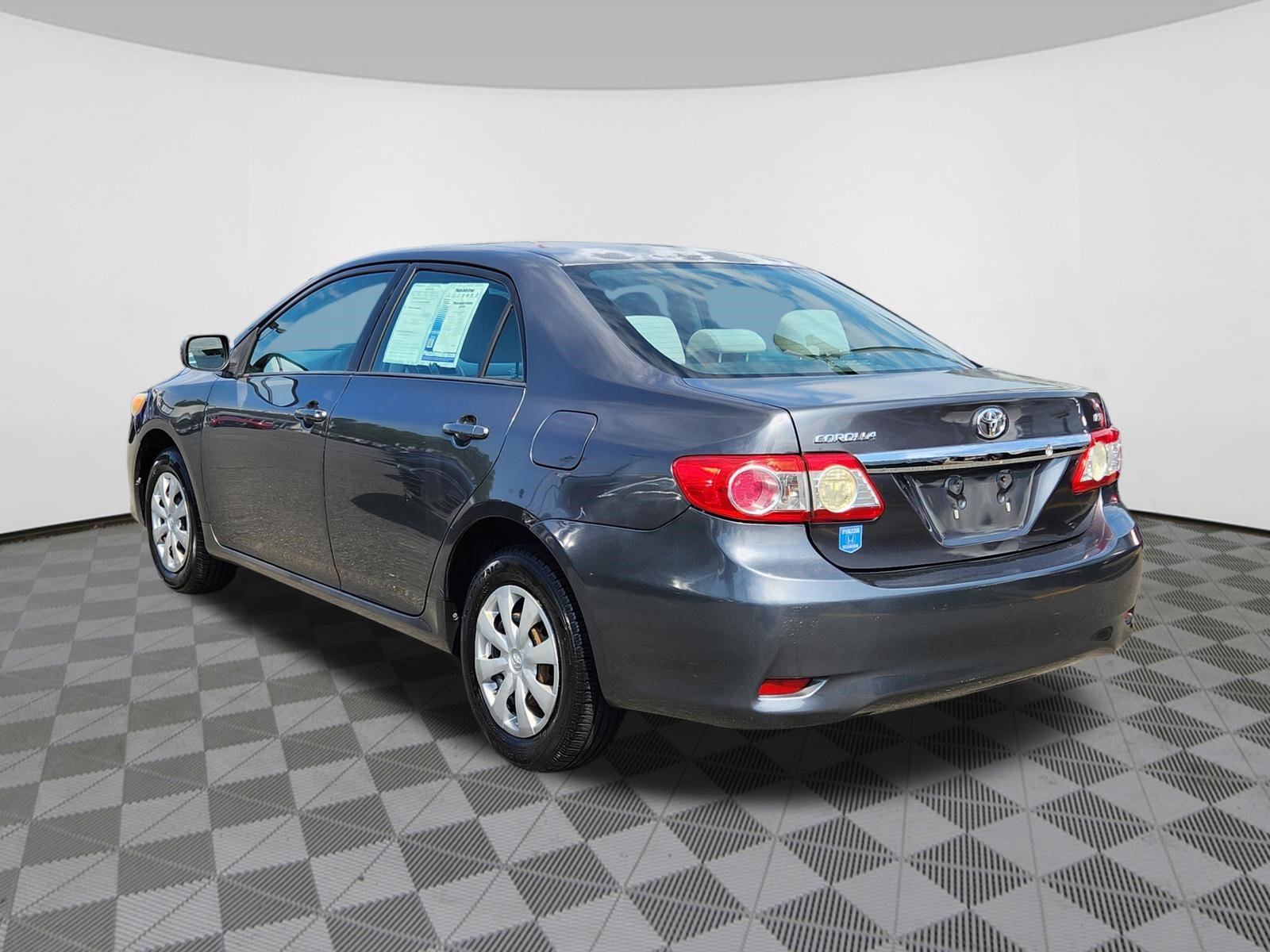 Used 2011 Toyota Corolla LE FWD image 3