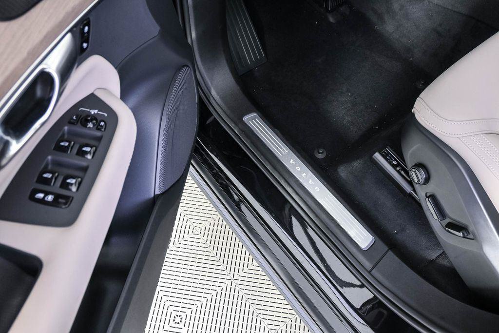 New 2026 Volvo XC90 B6 Plus w/ Protection Package Premier AWD/4WD image 8