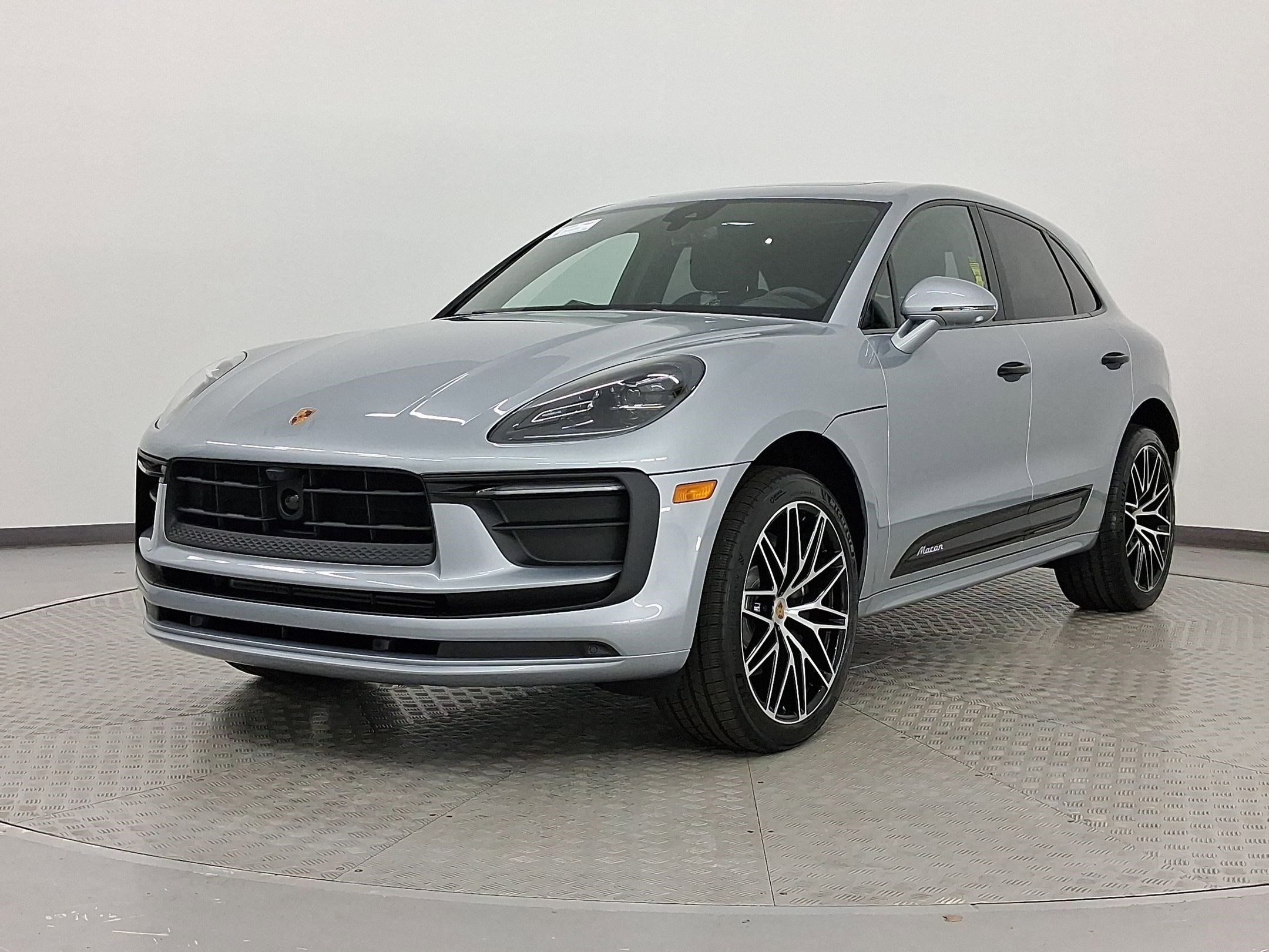 Used 2026 Porsche Macan image 1