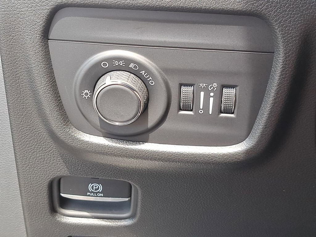 Used 2024 Jeep Grand Cherokee Altitude AWD/4WD image 59