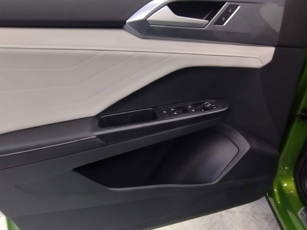 New 2026 Volkswagen Taos SEL AWD/4WD image 17