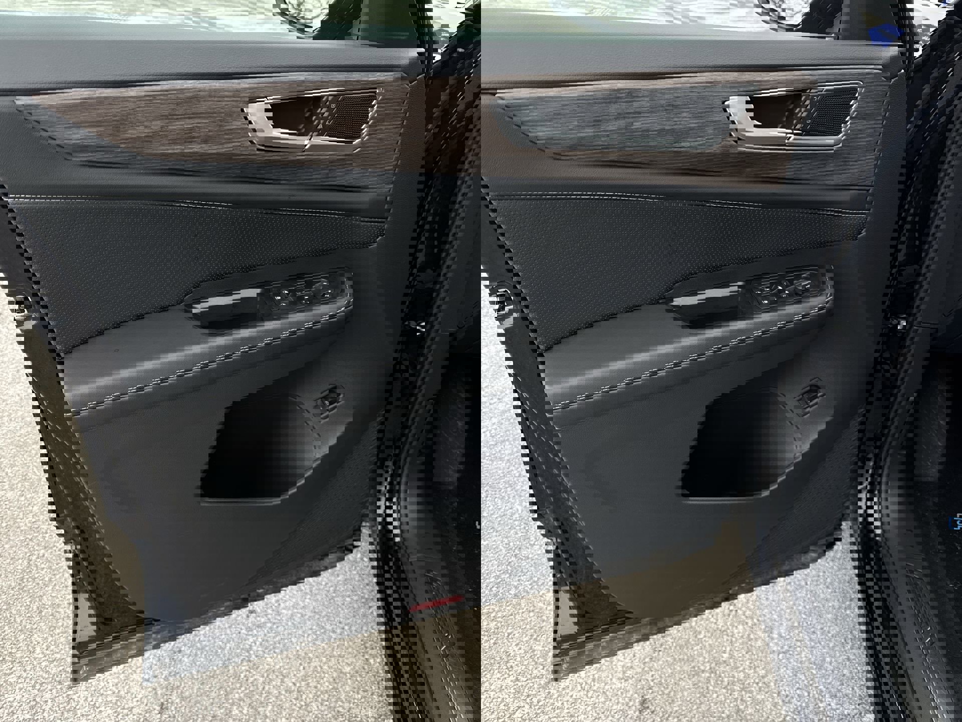 Certified 2025 Volkswagen Atlas SEL image 23