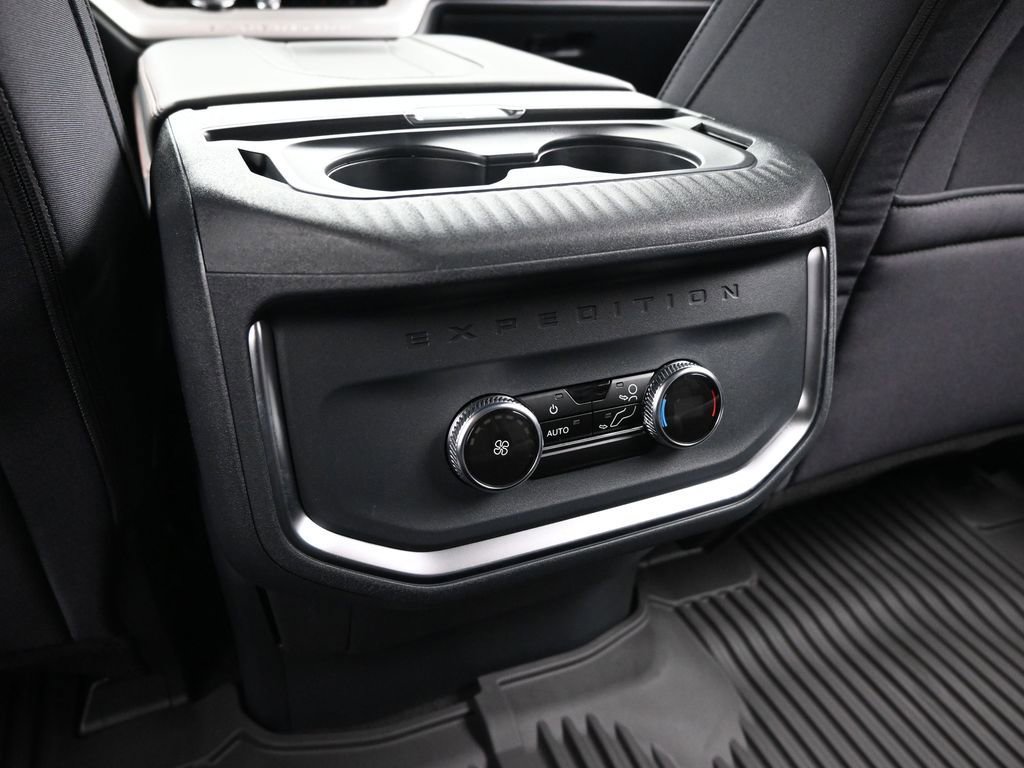 New 2025 Ford Expedition Active image 25