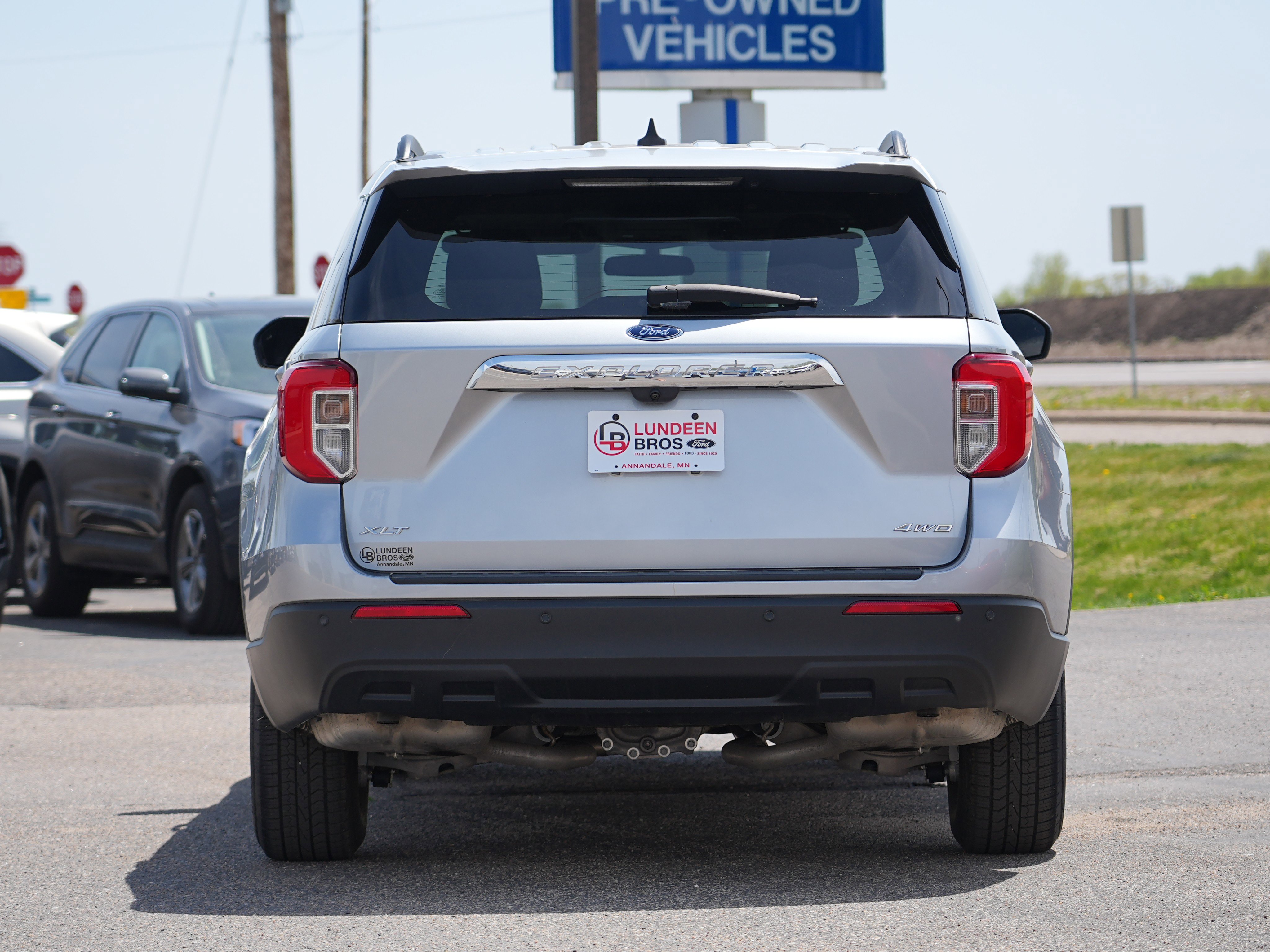 Used 2023 Ford Explorer XLT AWD/4WD image 4