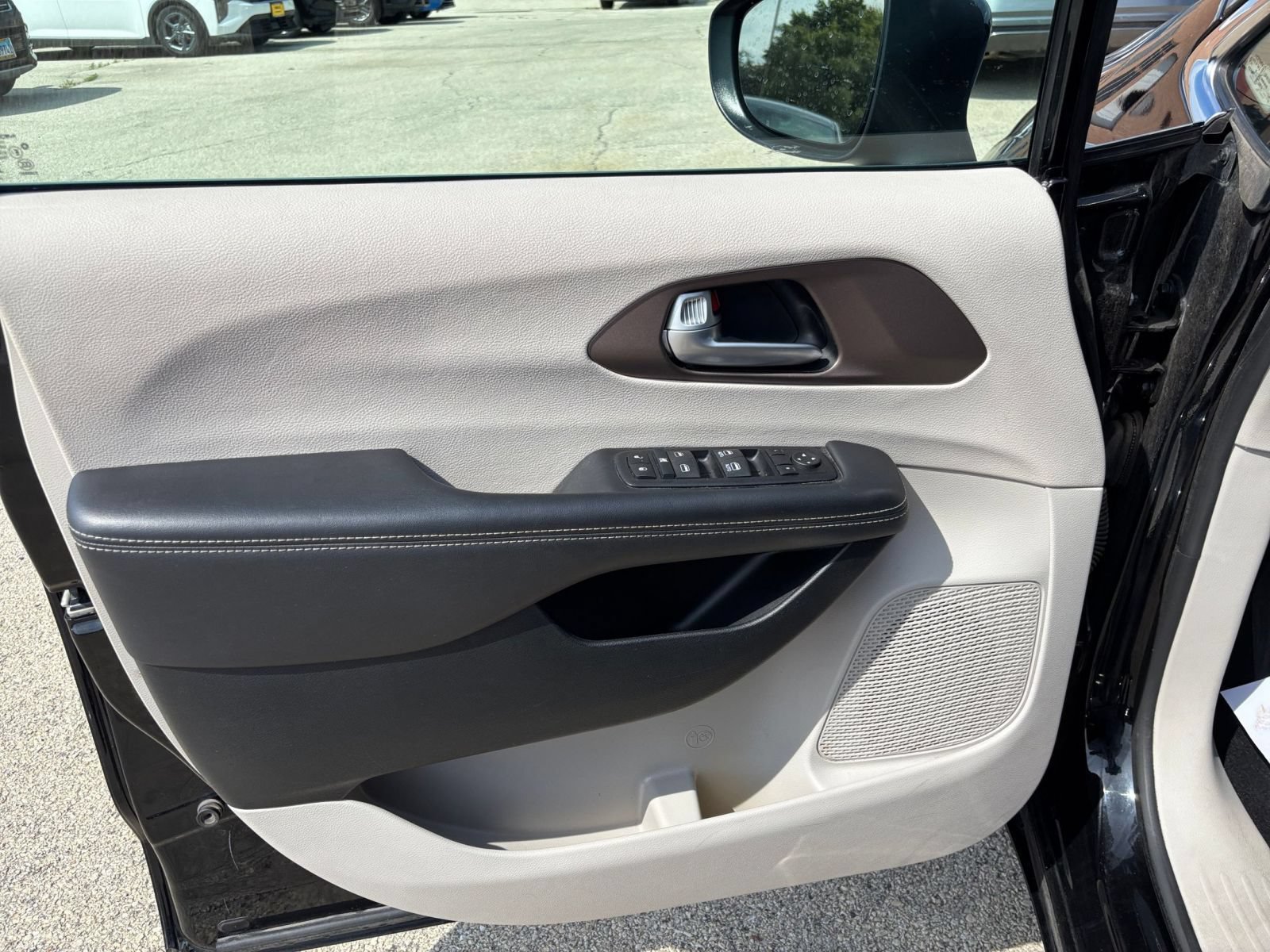 Used 2024 Chrysler Voyager LX FWD image 18