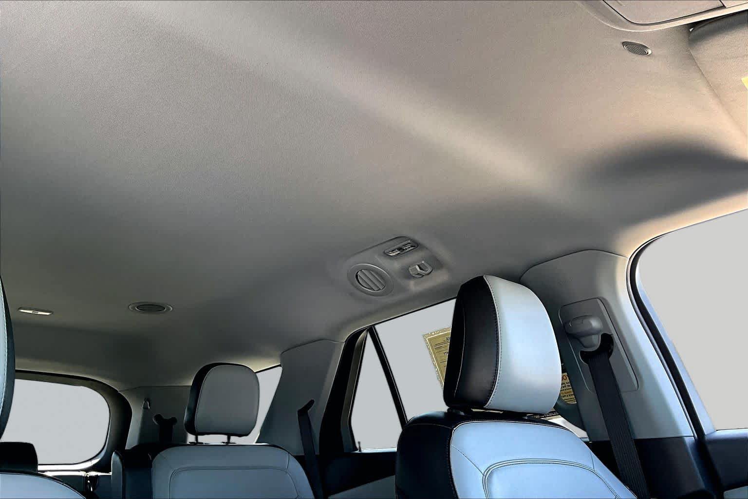Used 2021 Ford Explorer XLT w/ Equipment Group 202A AWD/4WD image 14