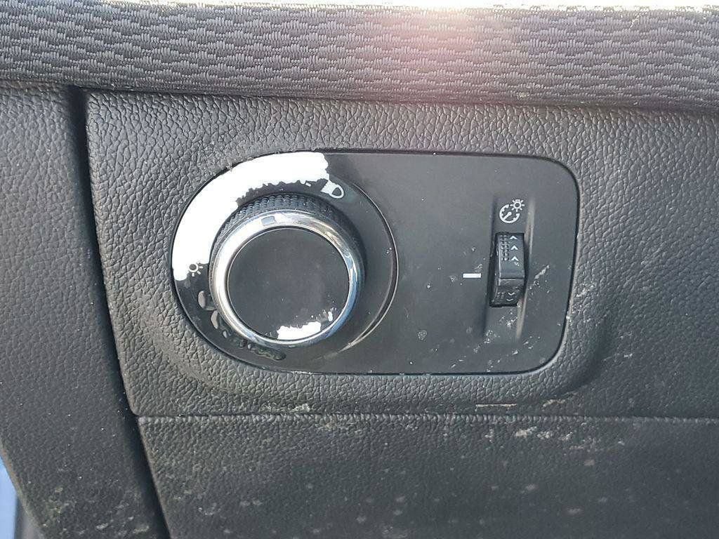Used 2019 Chevrolet Cruze LT w/ Sun And Sound Package FWD image 9