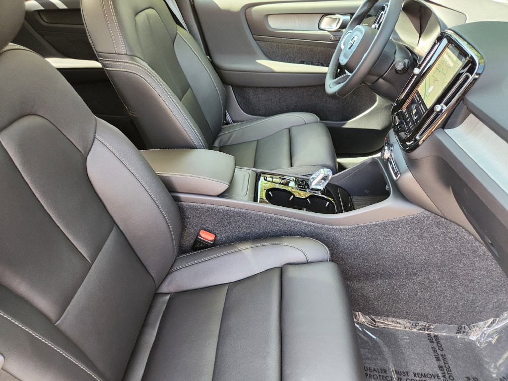 New 2026 Volvo XC40 B5 Ultra w/ Climate Package AWD/4WD image 5