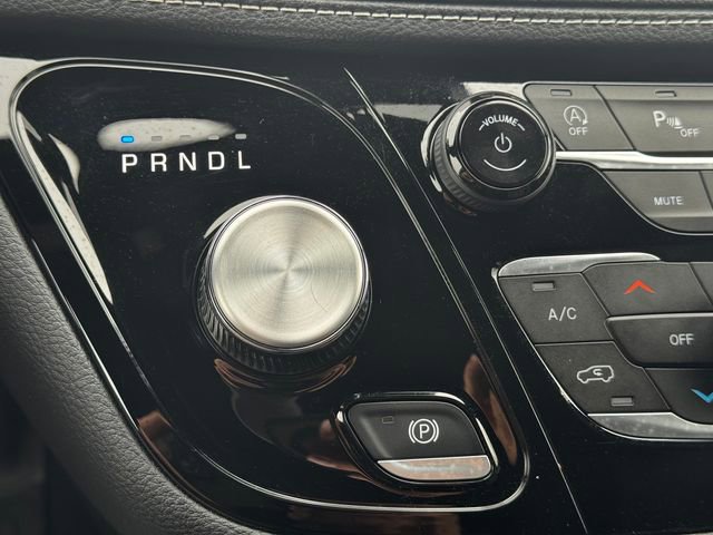 Used 2023 Chrysler Pacifica Touring-L w/ S Appearance Package image 35