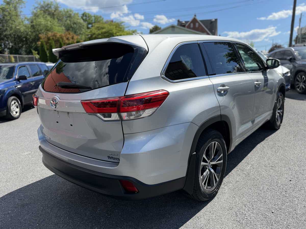 Used 2017 Toyota Highlander LE AWD/4WD image 7
