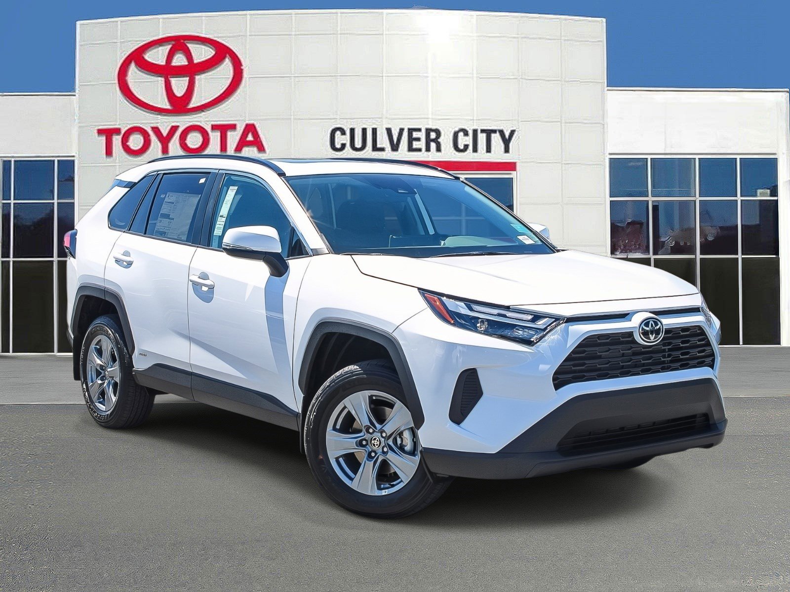 New 2025 Toyota RAV4 XLE w/ Convenience Package