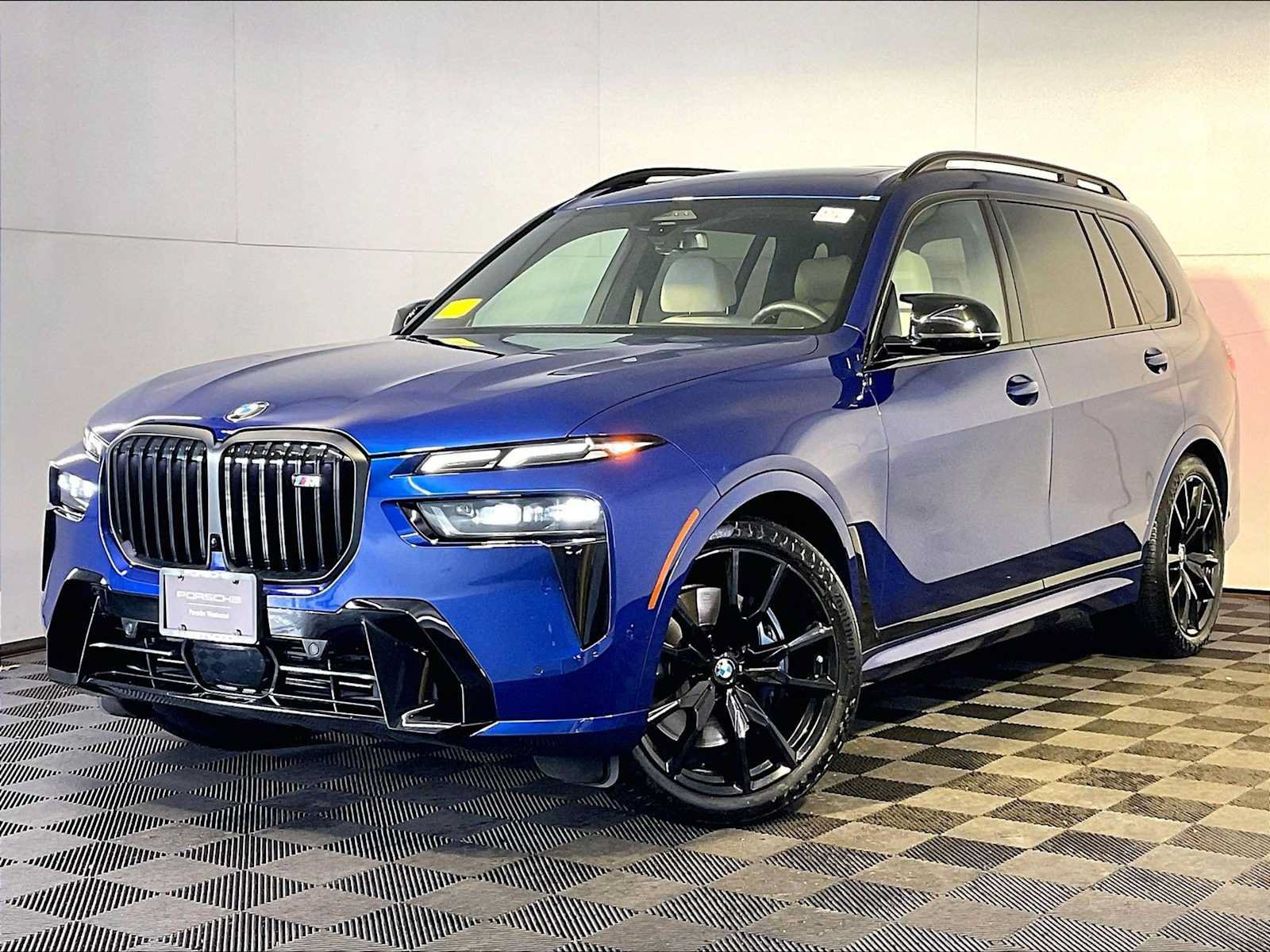 Used 2025 BMW X7 M60i w/ Executive Package AWD/4WD video 1