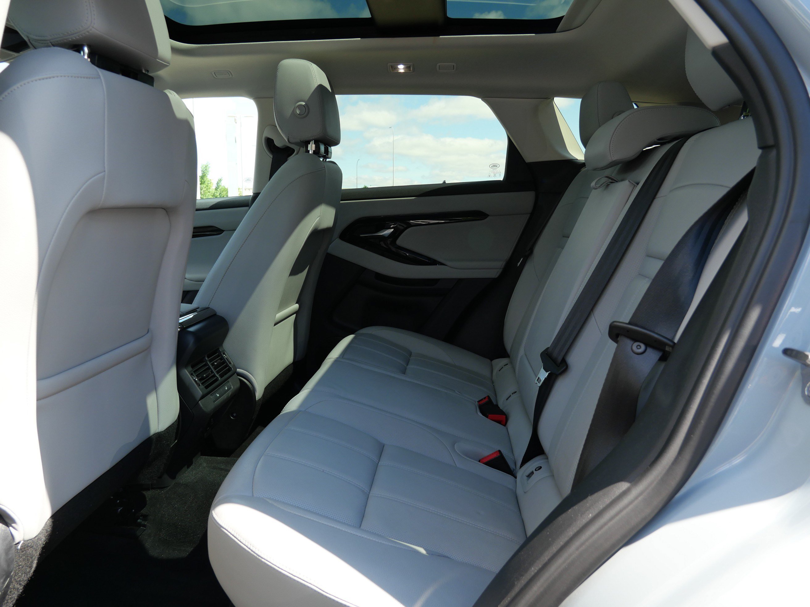 Used 2024 Land Rover Range Rover Evoque S AWD/4WD image 16
