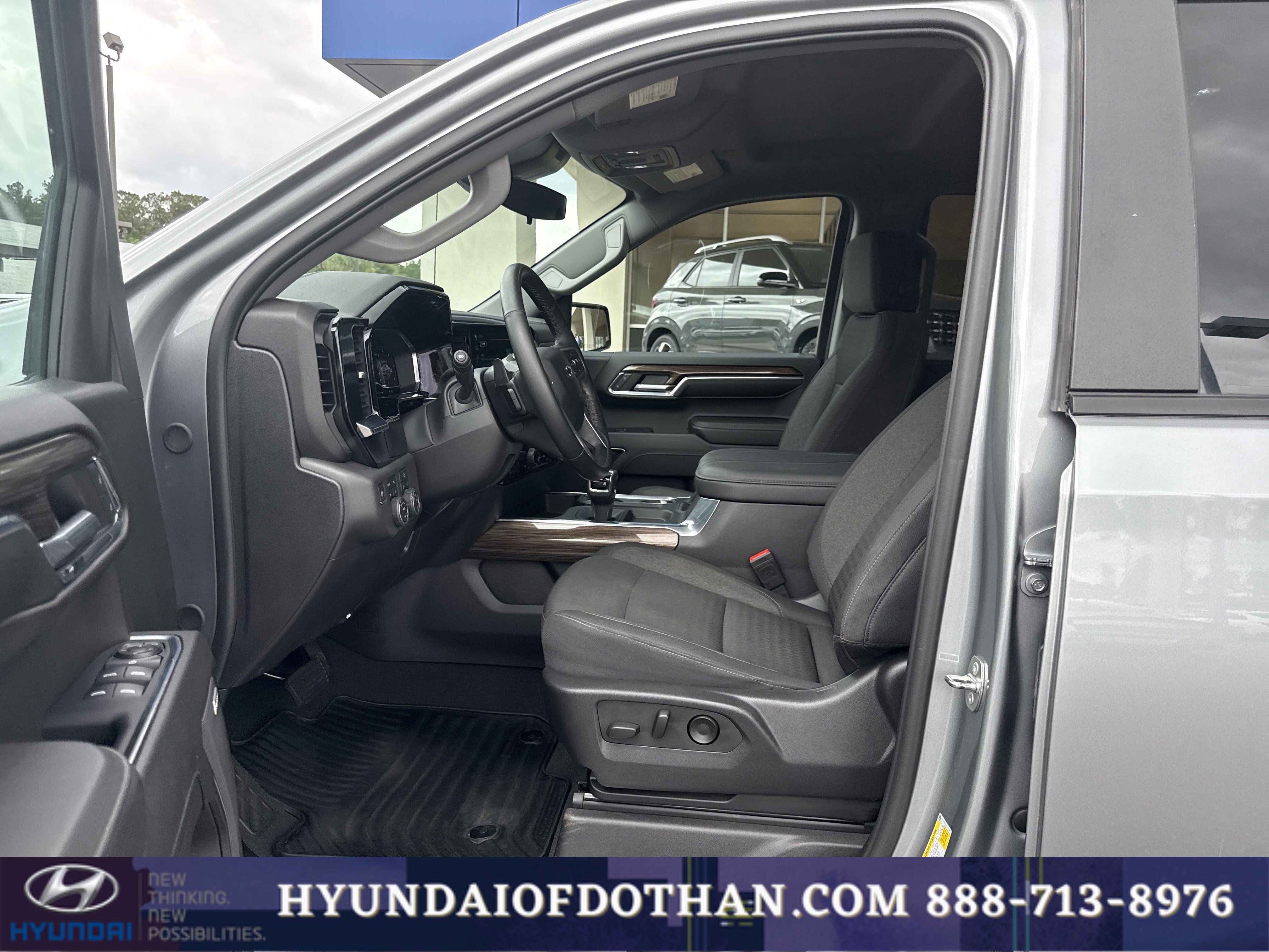 Used 2024 Chevrolet Silverado 1500 RST w/ Convenience Package II AWD/4WD image 10