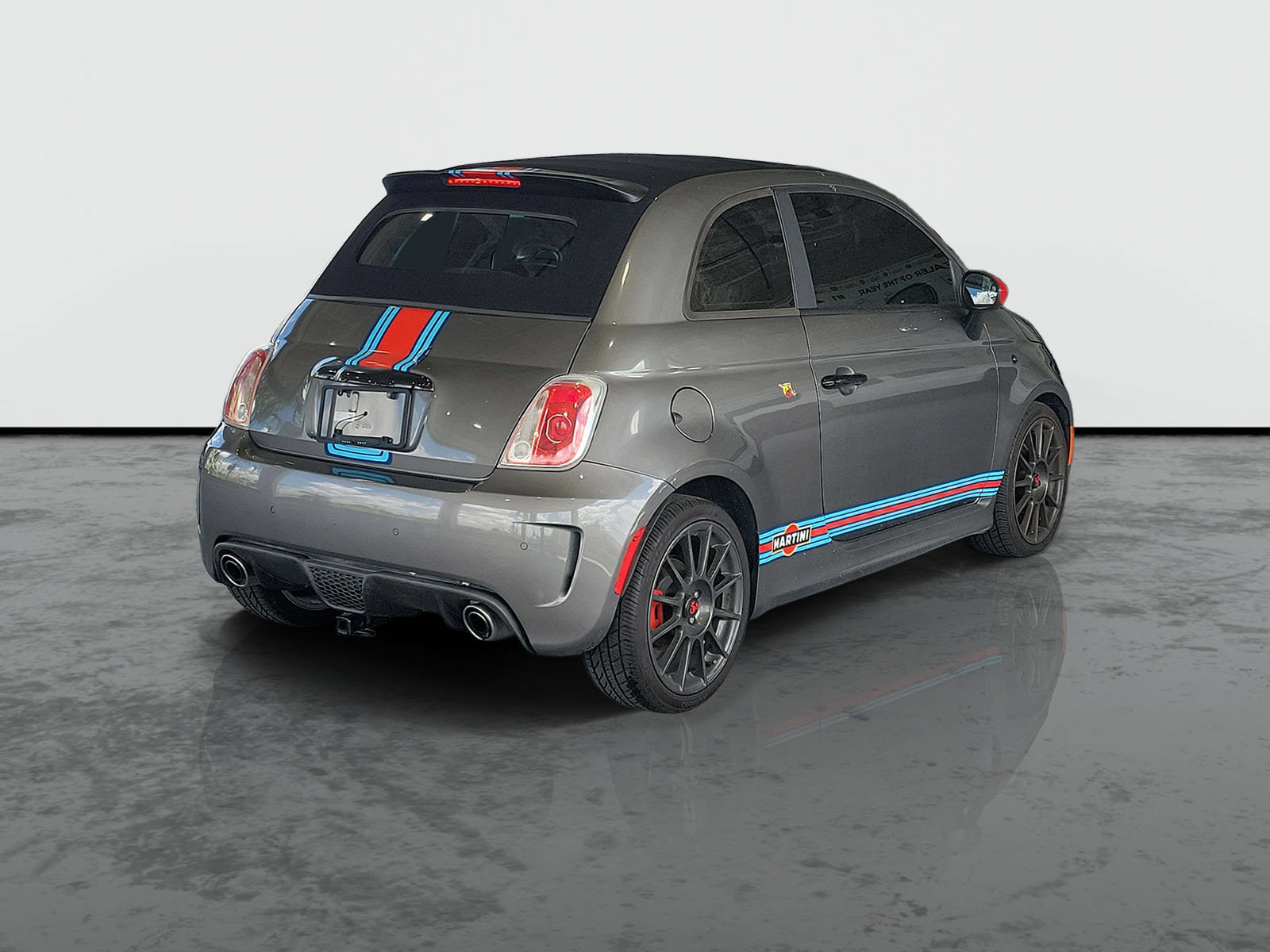 Used 2013 FIAT 500 Abarth w/ Beats Audio Pkg FWD image 2
