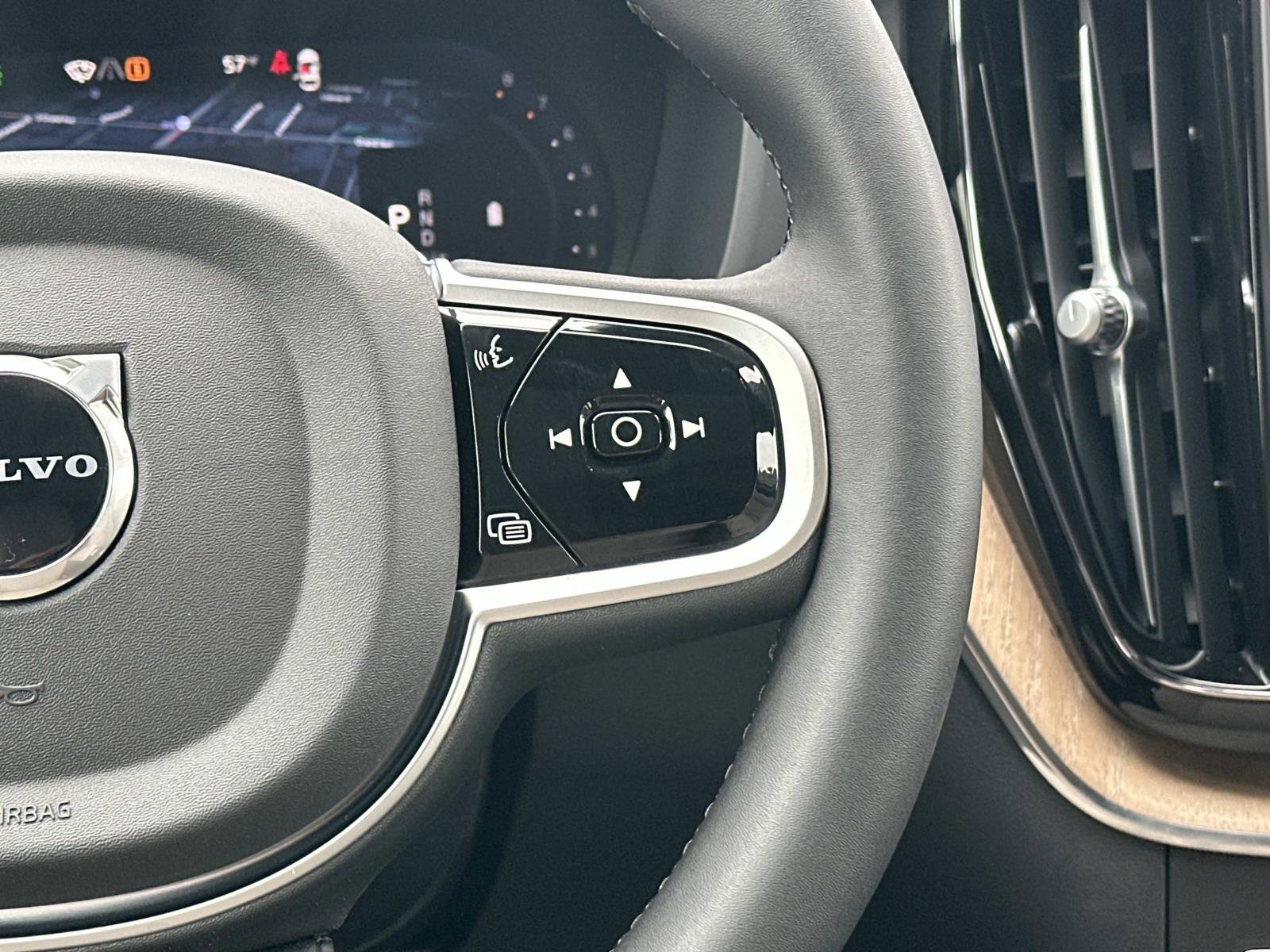 New 2026 Volvo XC60 B5 Core w/ Climate Package AWD/4WD image 9