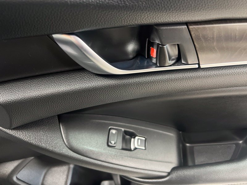 Used 2018 Honda Accord Touring image 14