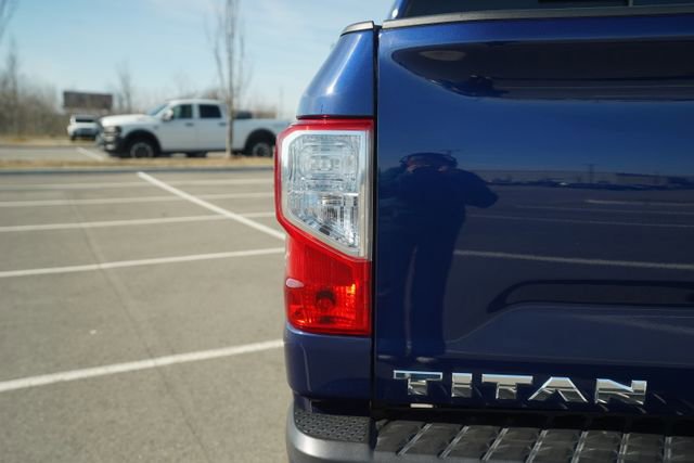 Used 2021 Nissan Titan SV w/ SV Convenience Package image 37