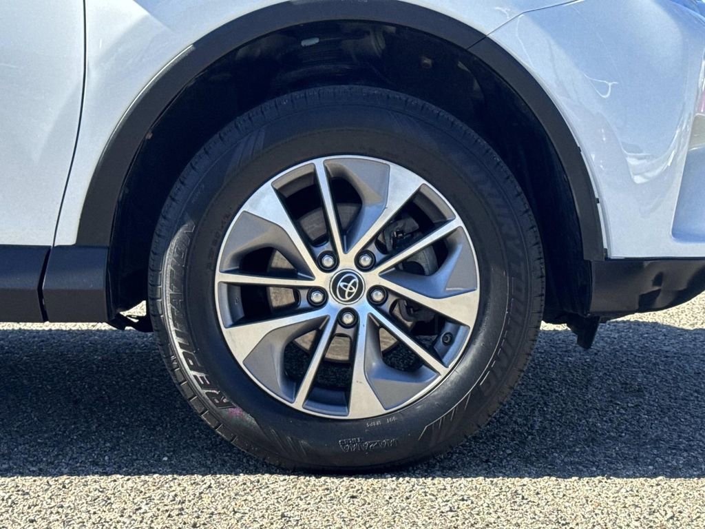 Used 2018 Toyota RAV4 XLE w/ Convenience Package image 31