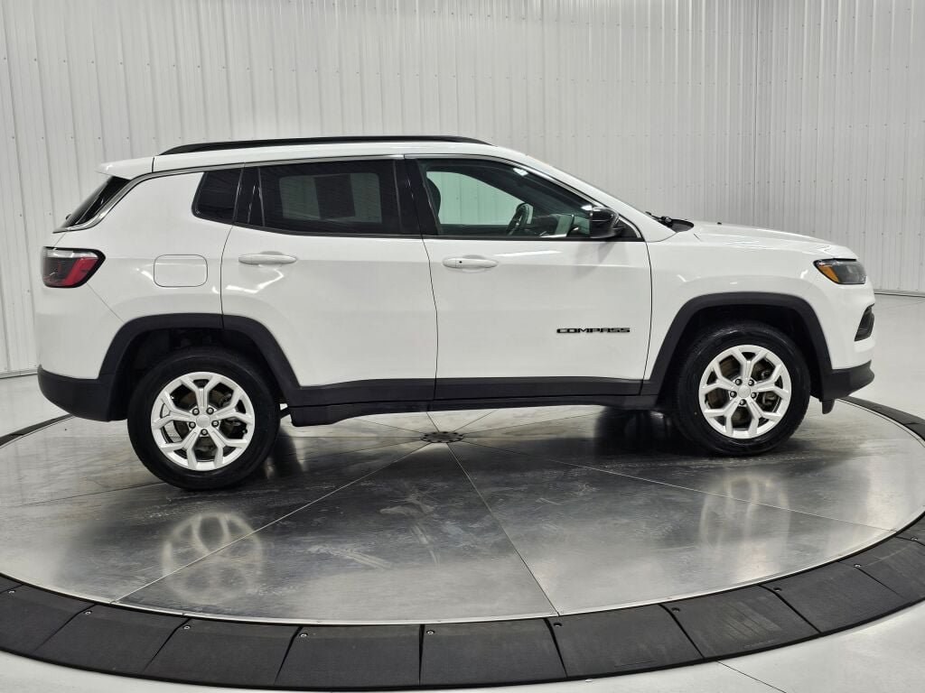 Used 2024 Jeep Compass Latitude AWD/4WD image 6