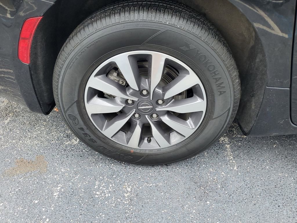 Used 2022 Chrysler Pacifica Limited image 6