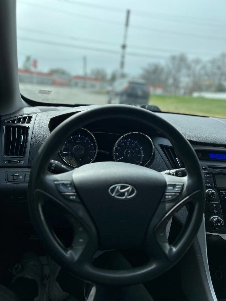 Used 2012 Hyundai Sonata GLS w/ Popular Equipment Pkg FWD image 9