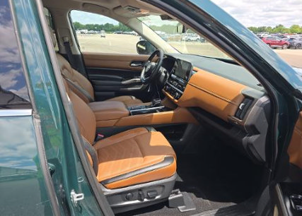 Used 2025 Nissan Pathfinder Platinum w/ Cargo Package FWD image 9