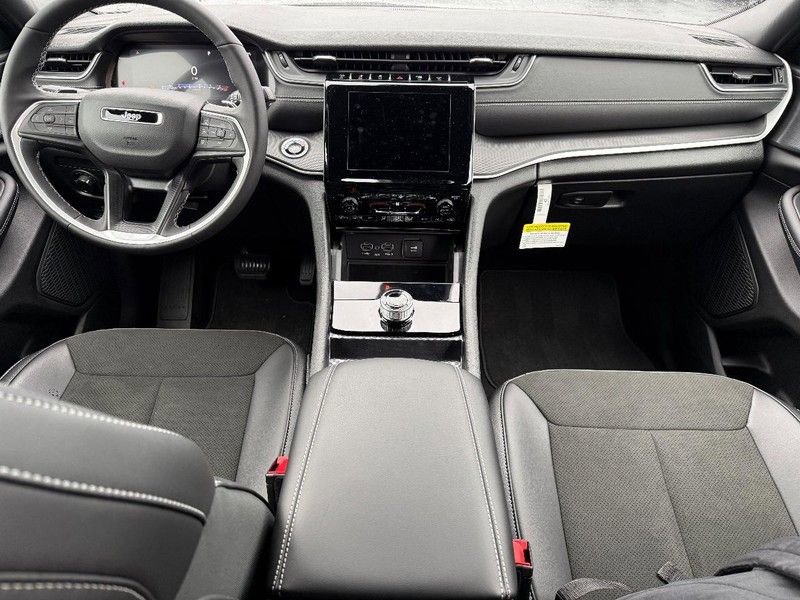 New 2025 Jeep Grand Cherokee Altitude image 6